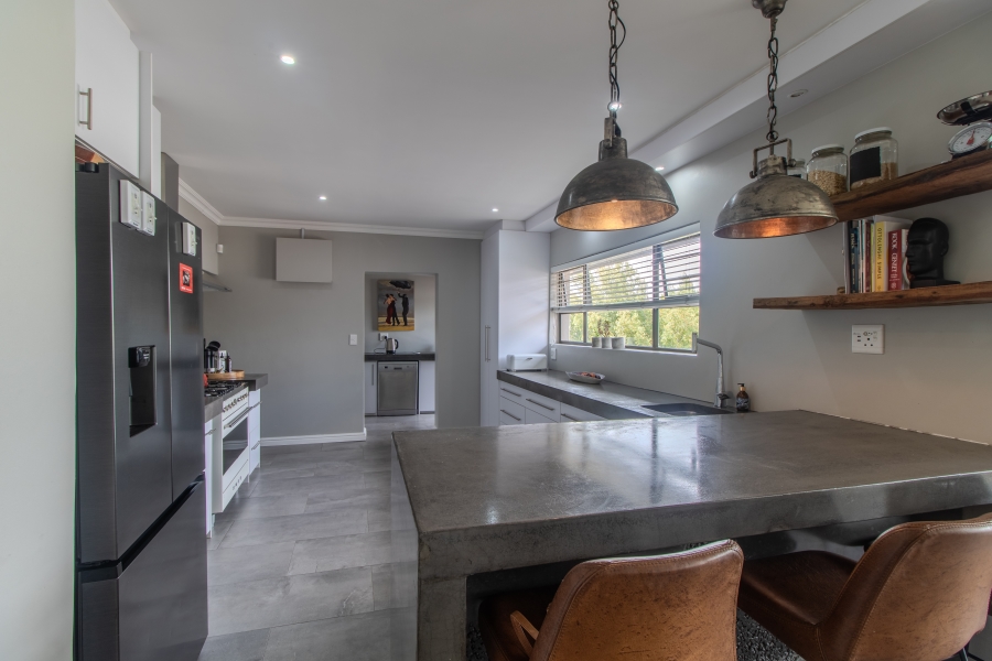 5 Bedroom Property for Sale in Proteaville Western Cape